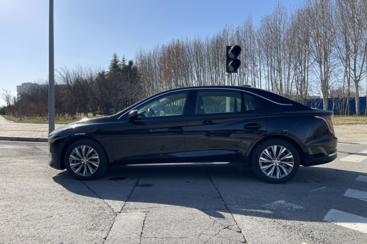 红旗E-QM5 2022款 431km 充电乐享版车身外观6002