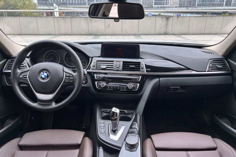 宝马3系 2019款 320Li 时尚型中控内饰7001