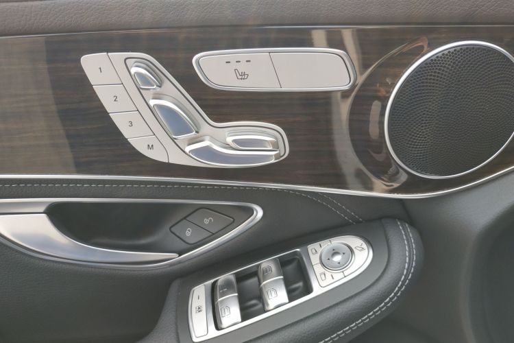 奔驰GLC 2019款 改款 GLC 260 L 4MATIC 豪华型局部细节9007