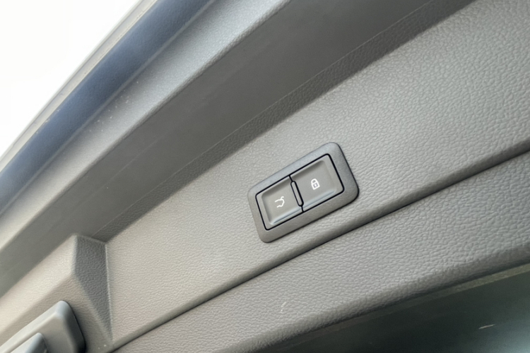 红旗E-HS9 2022款 660km 旗畅版 六座局部细节9004