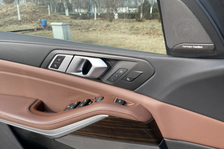 宝马X5(进口) 2019款 xDrive40i 尊享型 M运动套装中控内饰7008