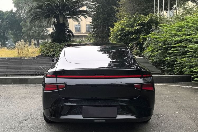 小鹏P7 2024款 P7i 550 Pro车身外观6004