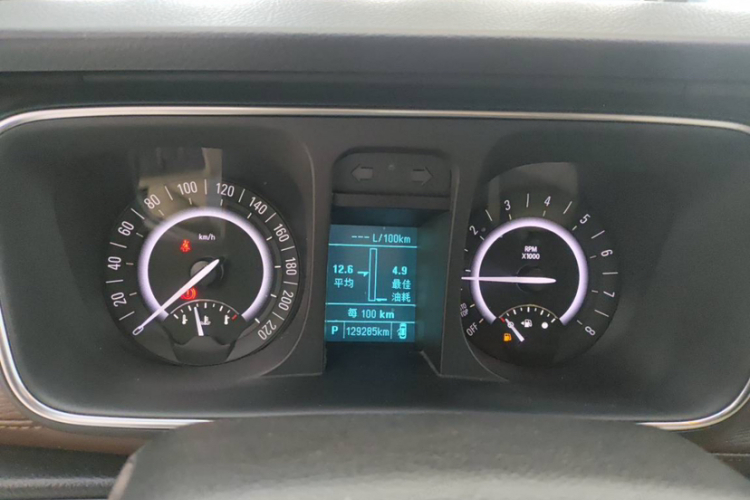 别克GL8 2018款 28T 尊贵型 国VI中控内饰15