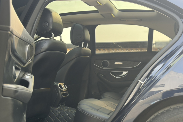 奔驰C级 2020款 C 260 L 运动版中控内饰7008