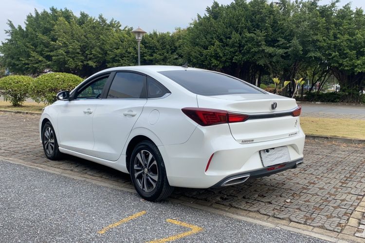 长安 逸动 2020款 PLUS 百万版 1.6L GDI CVT豪华型车身外观6005