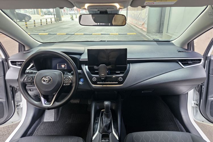 丰田 卡罗拉 2023款 1.8L 智能电混双擎 先锋版中控内饰7001