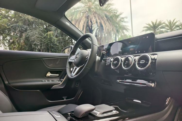 奔驰A级 2021款 A 200 L 运动轿车动感型中控内饰7005