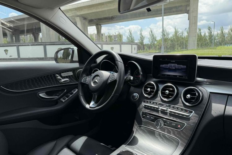 奔驰C级 2017款 改款 C 200 L 运动版中控内饰7006