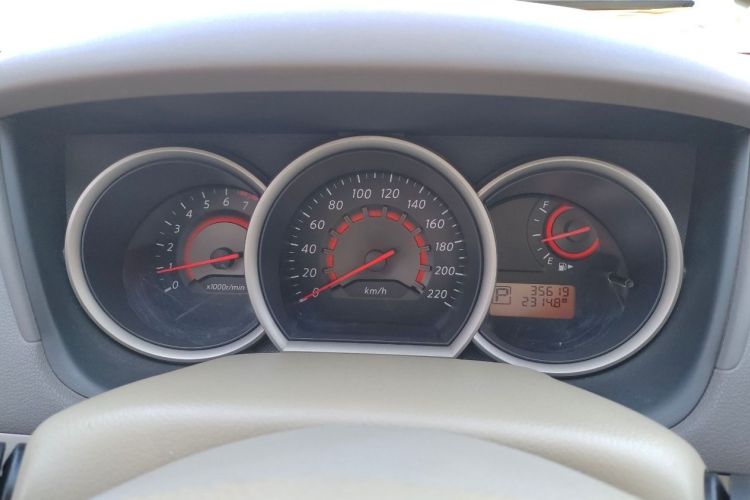 日产 轩逸 2012款 经典 1.6XL 自动豪华版中控内饰15