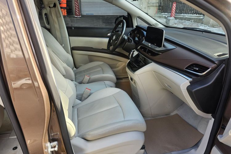 别克GL8 2021款 陆上公务舱 652T 尊贵型中控内饰7001