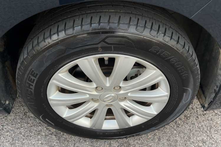 广汽传祺 传祺M6 2019款 270T DCT精英版（七座）国VI车身外观6008