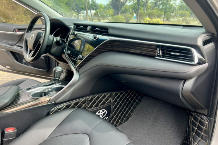 丰田 凯美瑞 2019款 2.5G 豪华版 国VI中控内饰7013