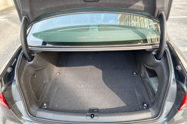 奥迪A4L 2023款 40 TFSI 时尚动感型中控内饰7005