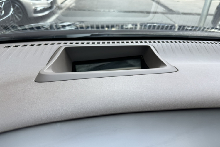 腾势D9 2022款 DM-i 970 四驱旗舰型中控内饰7014