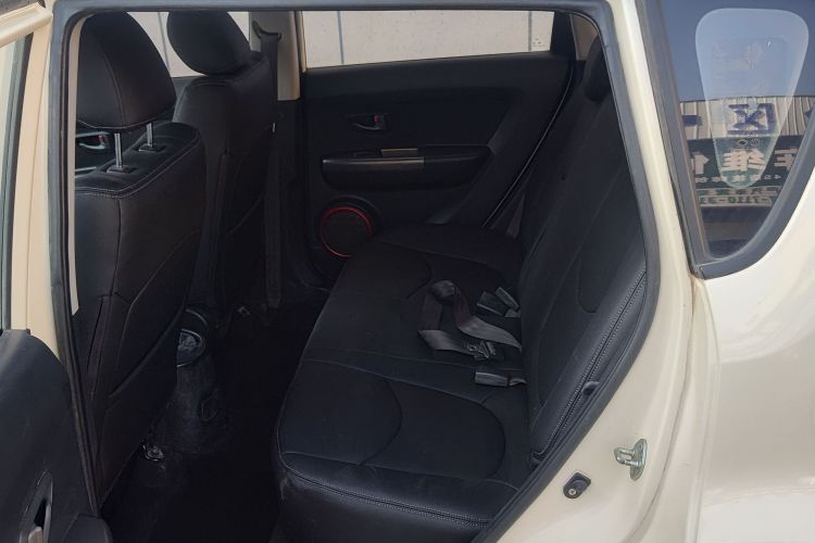 起亚 秀尔 2013款 1.6L MT GL中控内饰7002