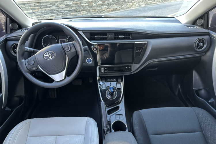 丰田 卡罗拉双擎E+ 2020款 1.8L E-CVT舒适版中控内饰7001