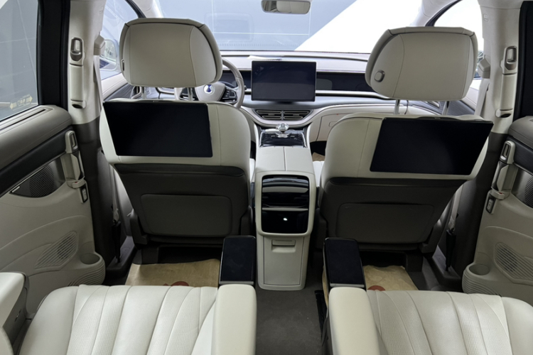 腾势D9 2022款 DM-i 970 四驱旗舰型中控内饰7003