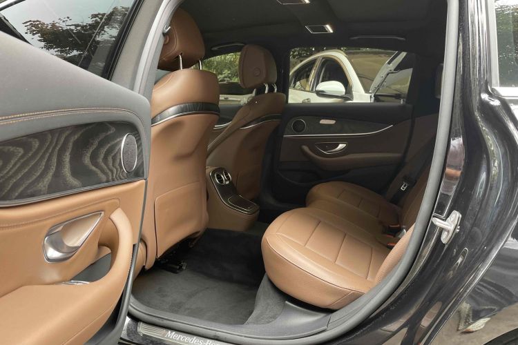 奔驰E级 2023款 E 300 L 运动时尚型中控内饰7002