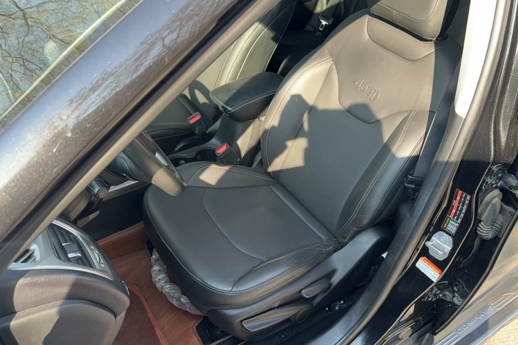 Jeep 指南者 2017款 200T 自动家享版局部细节19