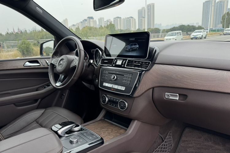 奔驰GLE 2015款 GLE 400 4MATIC中控内饰7004