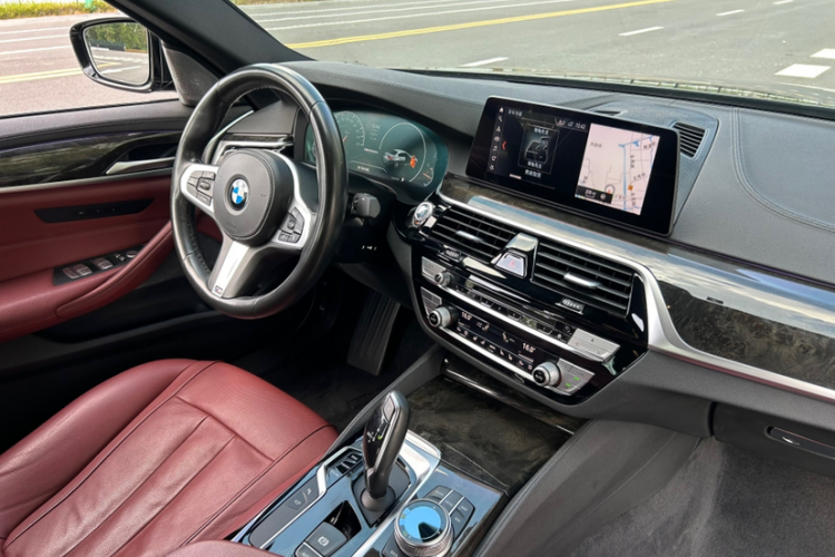 宝马5系 2019款 530Li 尊享型 M运动套装中控内饰7013
