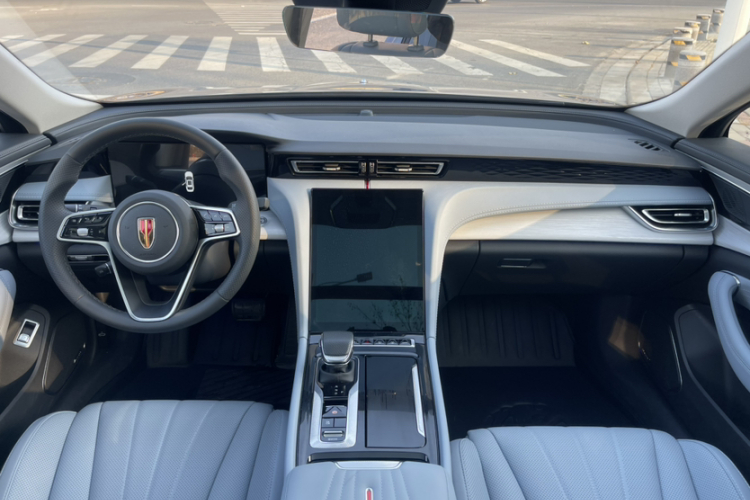 红旗H5 PHEV 2025款 170 超混版中控内饰7004