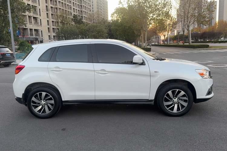 三菱 劲炫ASX 2018款 1.6L 手动两驱灵动版车身外观6003