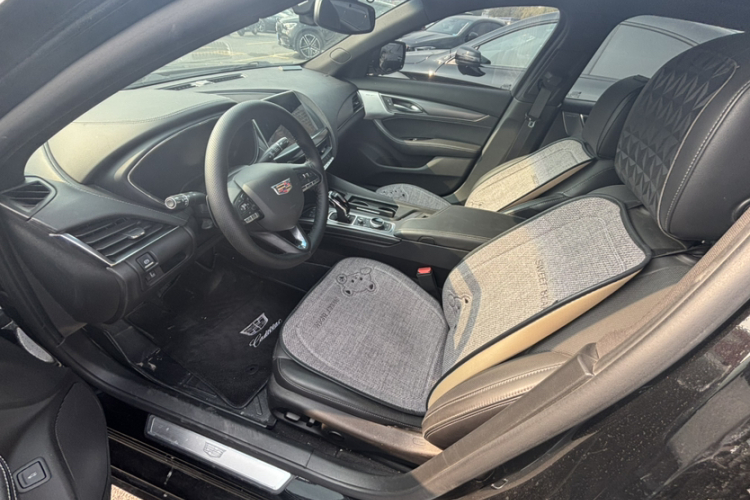 凯迪拉克CT5 2022款 28T 尊贵型中控内饰7002