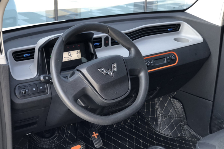 五菱汽车 宏光MINIEV 2022款 轻松款 磷酸铁锂中控内饰7005