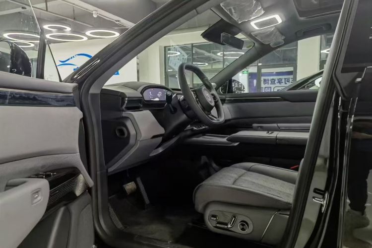 极氪7X 2025款 100kWh 长续航后驱智驾版中控内饰7002