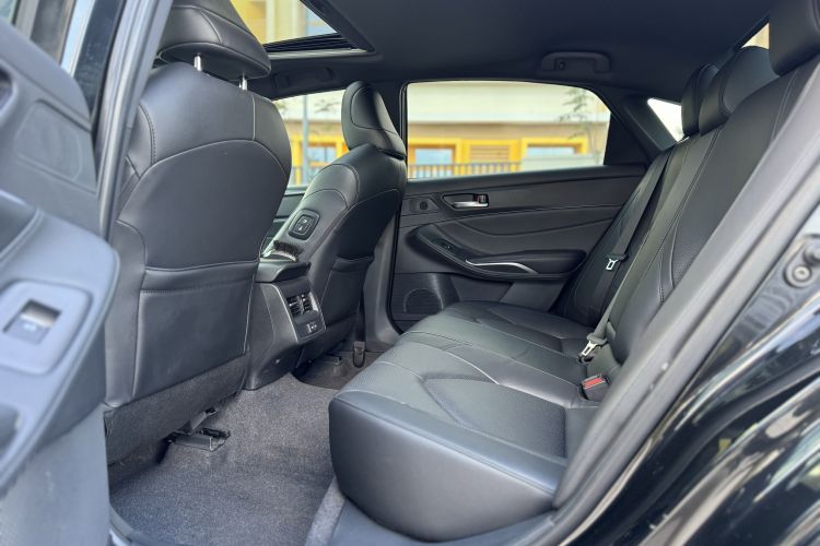 丰田 亚洲龙 2023款 2.5L 豪华版中控内饰7007