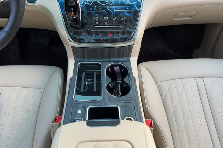 别克GL8 2023款 改款 陆上公务舱 豪华型中控内饰7009