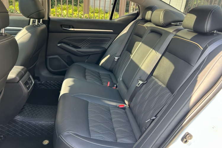 日产 天籁 2022款 2.0T XL 进享版中控内饰7015