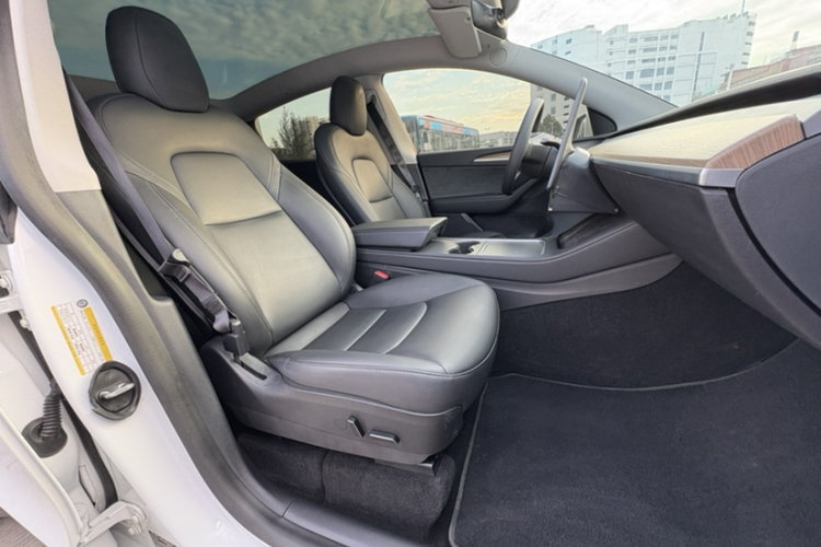 特斯拉 Model Y 2021款 标准续航后驱版局部细节41