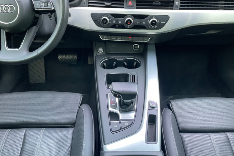 奥迪A4L 2020款 40 TFSI 时尚动感型局部细节18