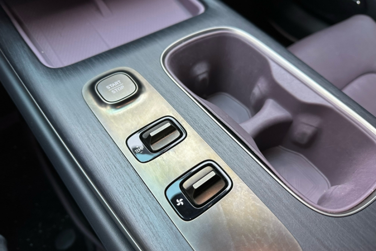 小米汽车 小米SU7 2024款 后驱长续航智驾版中控内饰7004