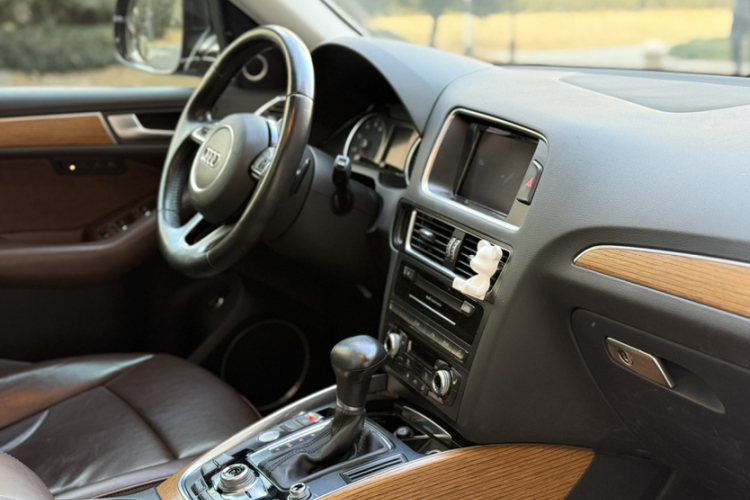 奥迪Q5(进口) 2013款 45 TFSI quattro 越野型中控内饰7004