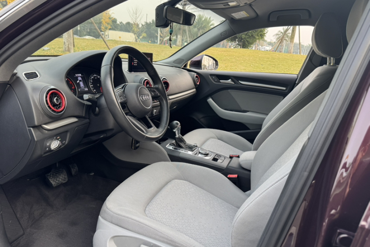 奥迪A3 2018款 30周年年型 Sportback 35 TFSI 进取型车身外观6010