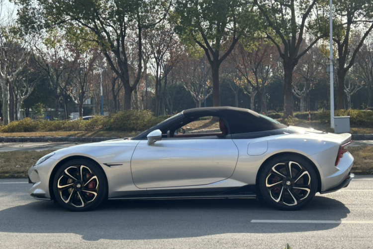 名爵 MG Cyberster 2024款 520km 传奇四驱版车身外观6007