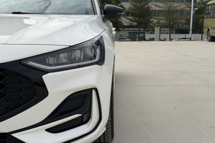 福特 福克斯 2022款 三厢 EcoBoost 180 自动ST Line局部细节36