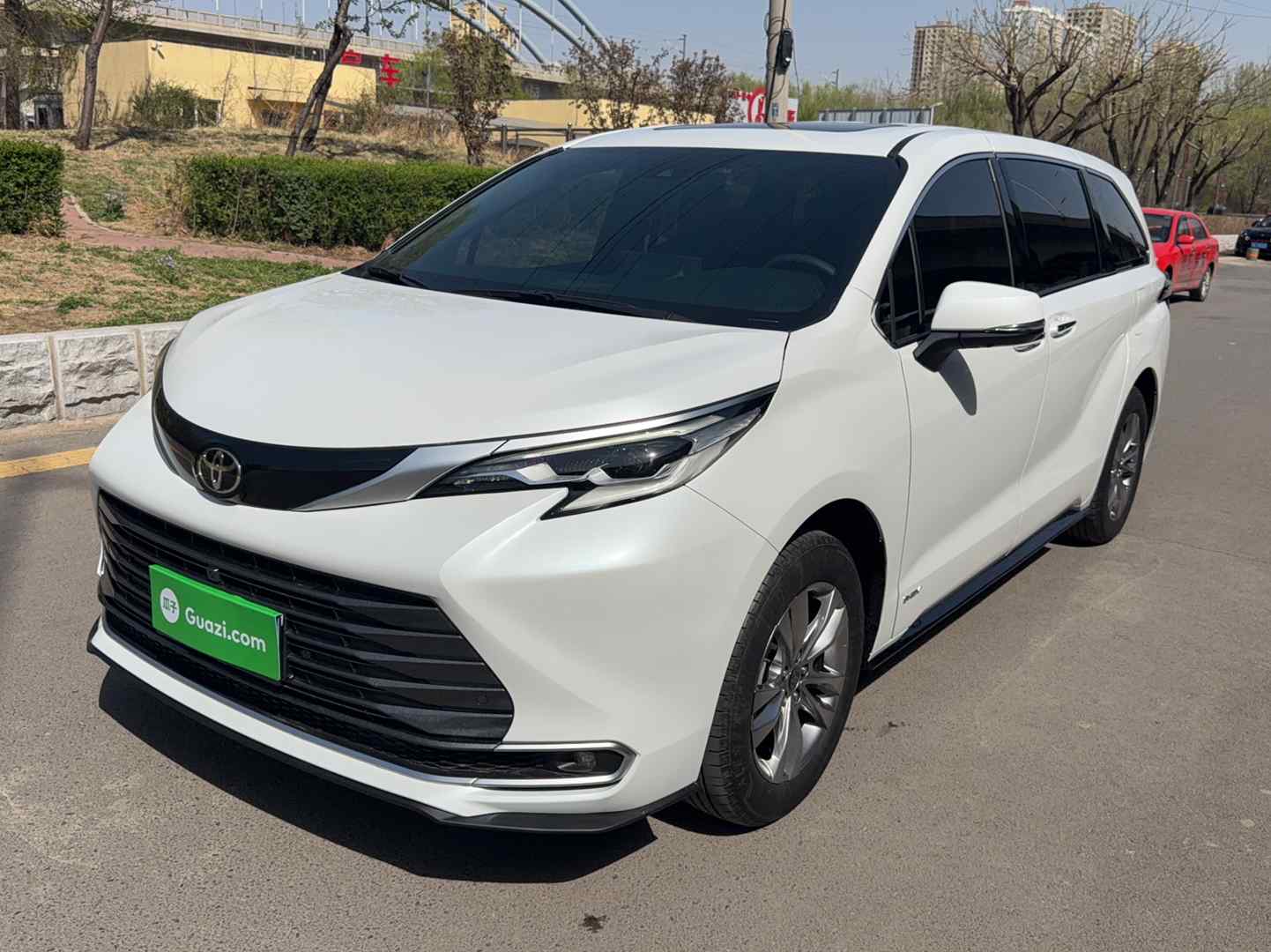 丰田 赛那SIENNA 2024款 2.5L混动 四驱尊贵版(2)