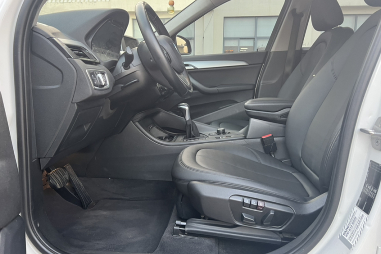 宝马X1 2016款 sDrive18Li 尊享型中控内饰7002