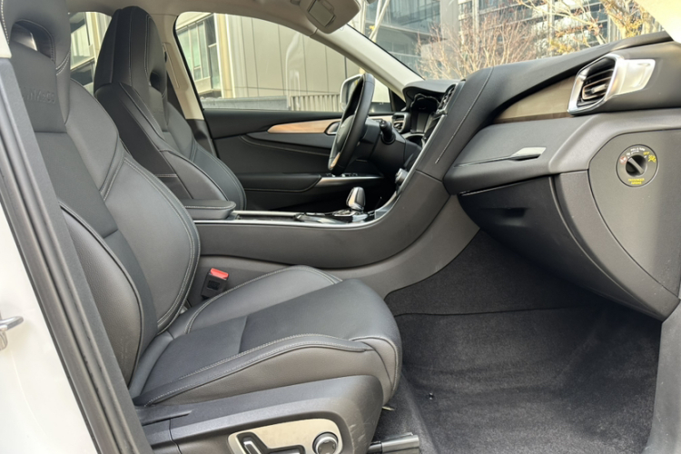 领克01 2019款 2.0T 两驱型Pro版 国VI中控内饰7002