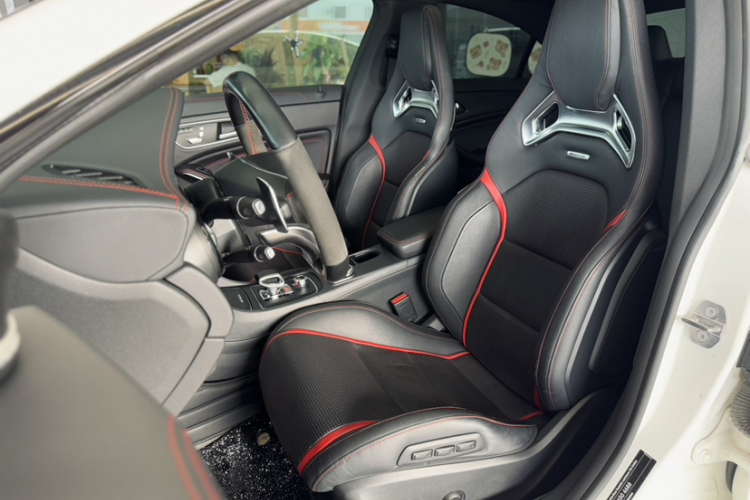 奔驰CLA AMG 2017款 改款 AMG CLA 45 4MATIC中控内饰7002