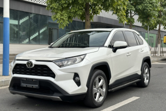 丰田 RAV4荣放 2020款 2.0L CVT两驱风尚PLUS版