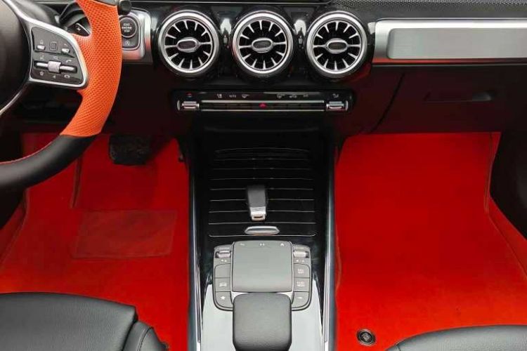 奔驰GLB 2023款 GLB 200 动感型中控内饰7005