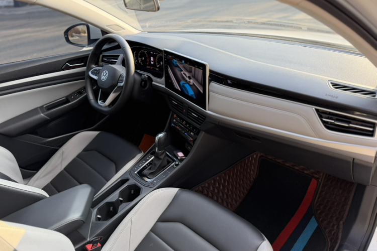 大众 宝来 2023款 300TSI DSG尊行版局部细节9004