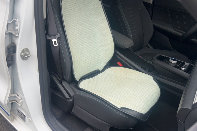 比亚迪e2 2020款 升级版 标准续航版 标准型局部细节41