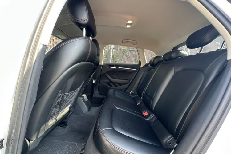 奥迪A3 2014款 Sportback 35 TFSI 自动进取型中控内饰7001