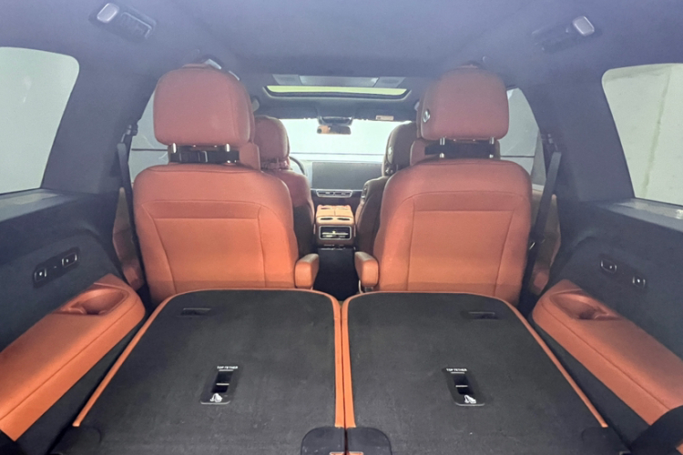 理想汽车 理想L9 2022款 Max中控内饰7009